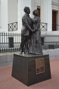 Estatua de Dred Scott y Harriet Robinson Scott