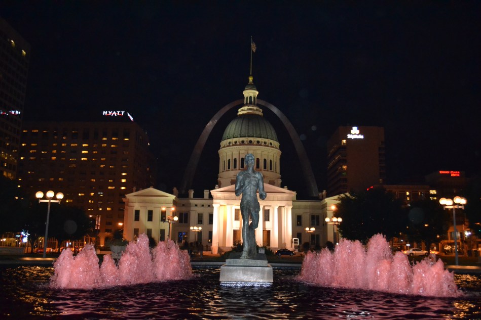 Foto nocturna en el Kiener Plaza
