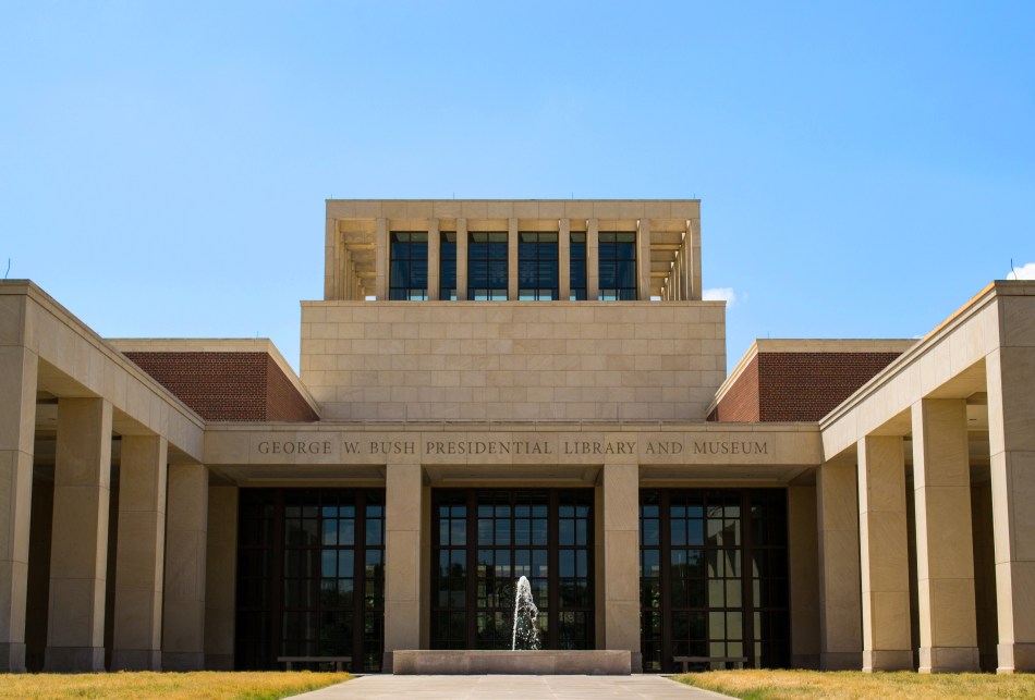 Fachada de la Biblioteca y Museo George W Bush