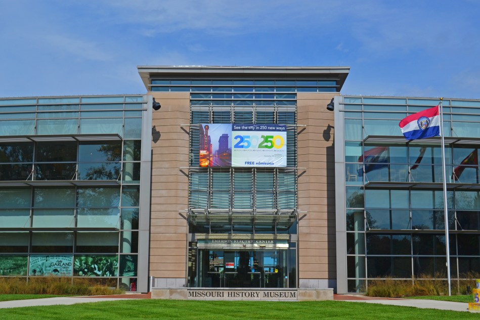 La fachada del Museo de Historia de Missouri