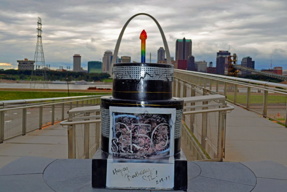 El Bizcocho y St Louis desde el Malcolm Martin Memorial Park